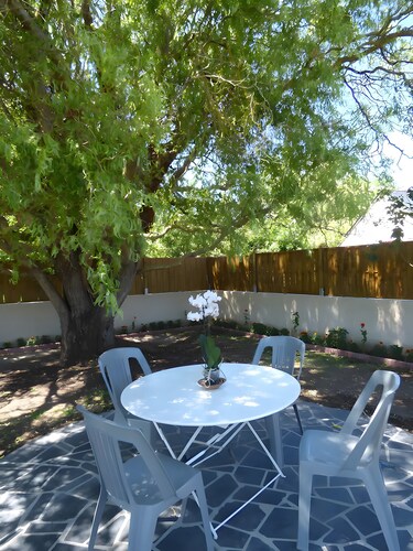 Chambre d’hôtes Les Rosiers avec terrasse partagée, jardin partagé et Wi-Fi