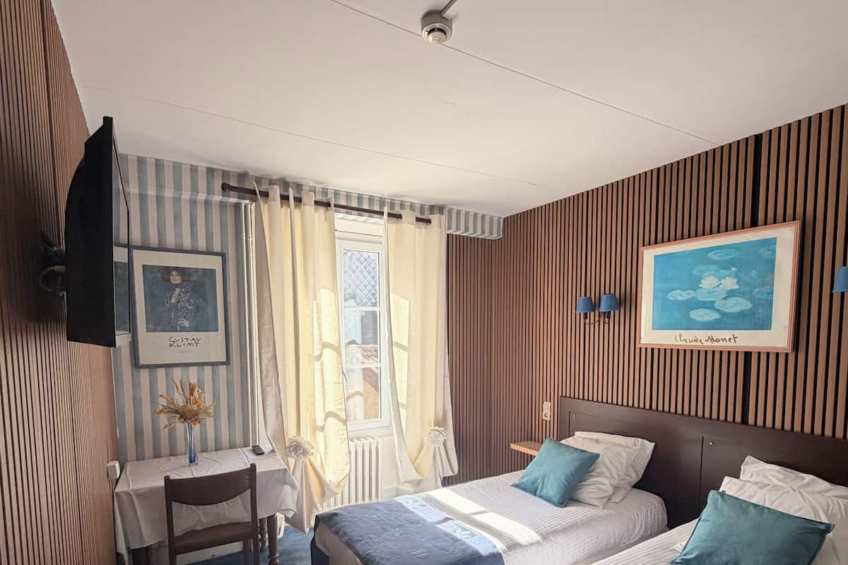 Habitación clásica | Espacio para trabajar con laptop y wifi gratis