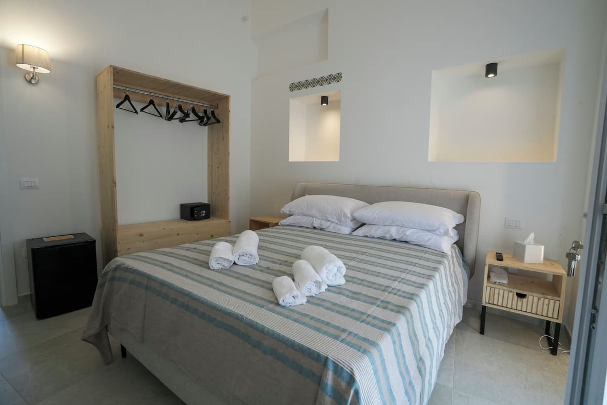 Classic Double Room | Iron/ironing board, WiFi (free)