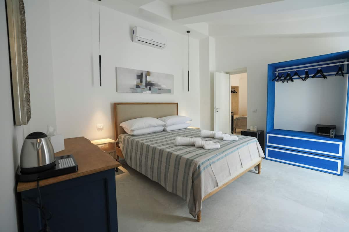 Classic Double Room | Iron/ironing board, WiFi (free)