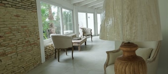 Praialonga Suites with Pool and Garden