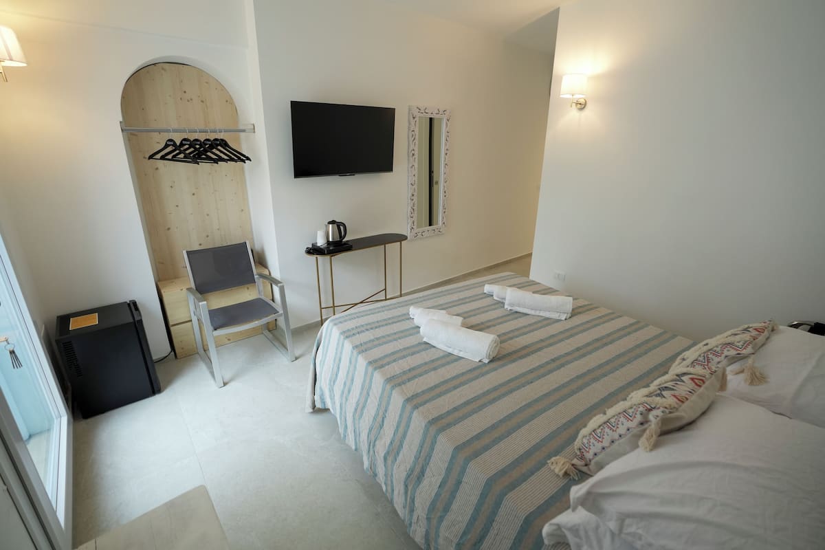 Classic Double Room, Garden View | Iron/ironing board, WiFi (free)