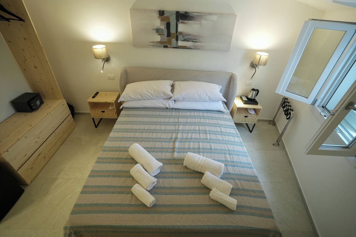 Basic Double Room, Garden View | Iron/ironing board, WiFi (free)