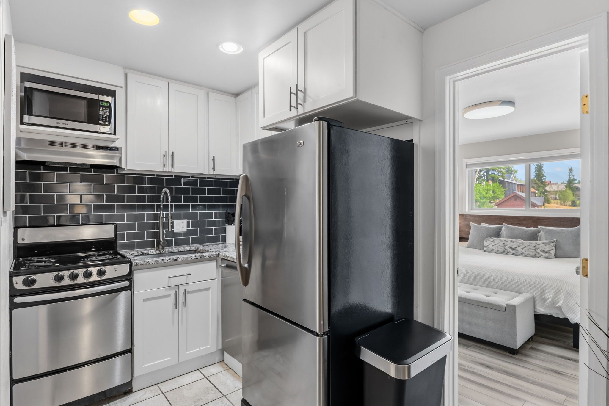 Coffee/tea maker, microwave, stovetop, dishwasher