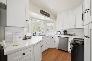 Ferienhaus, 5 Schlafzimmer | Eigene Küche | Wasserkocher mit Kaffee-/Teezubehör, Kühlschrank, Ofen, Toaster