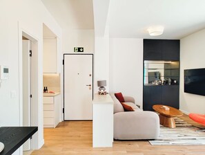 Smart TV - Colorful Riviera Living in Voula Center (Voula)