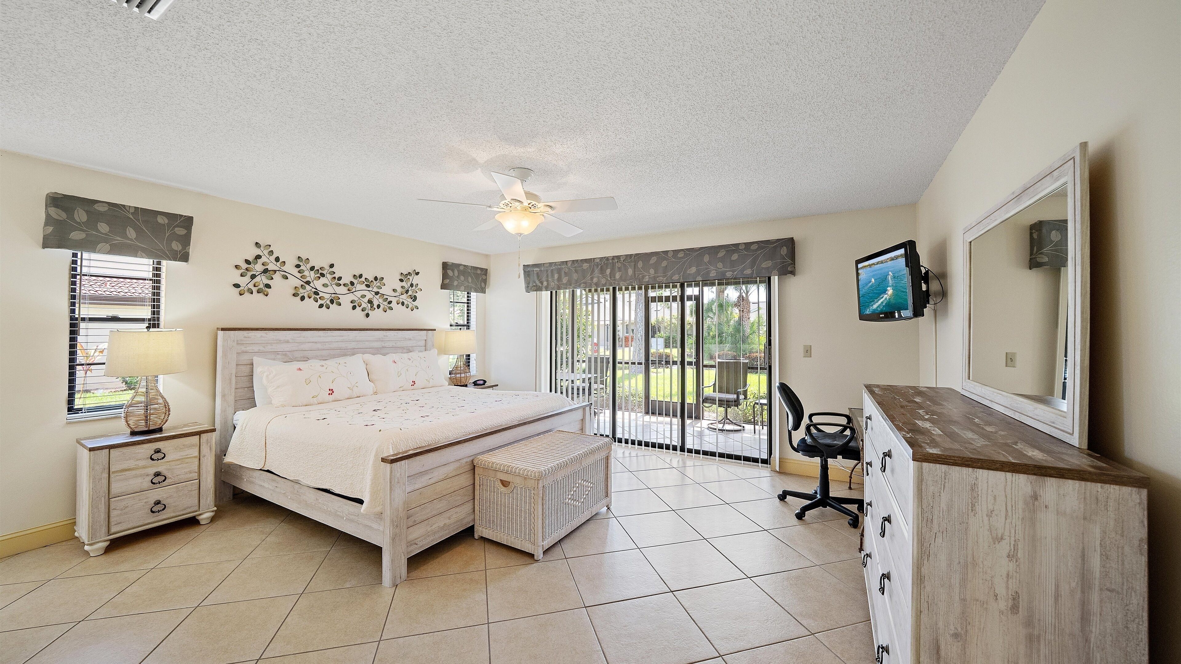 2 bedrooms, laptop workspace, iron/ironing board, free WiFi