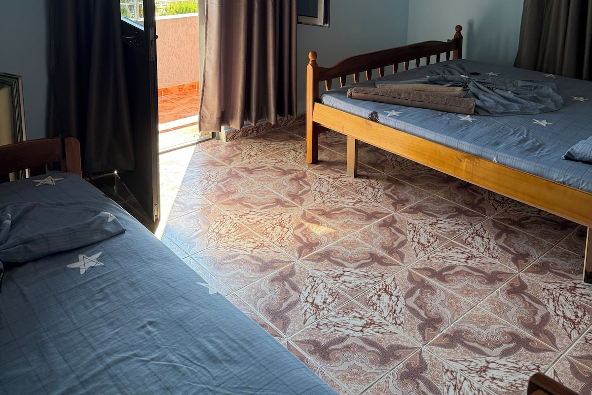 Habitación triple estándar, vistas a la playa | Wifi gratis
