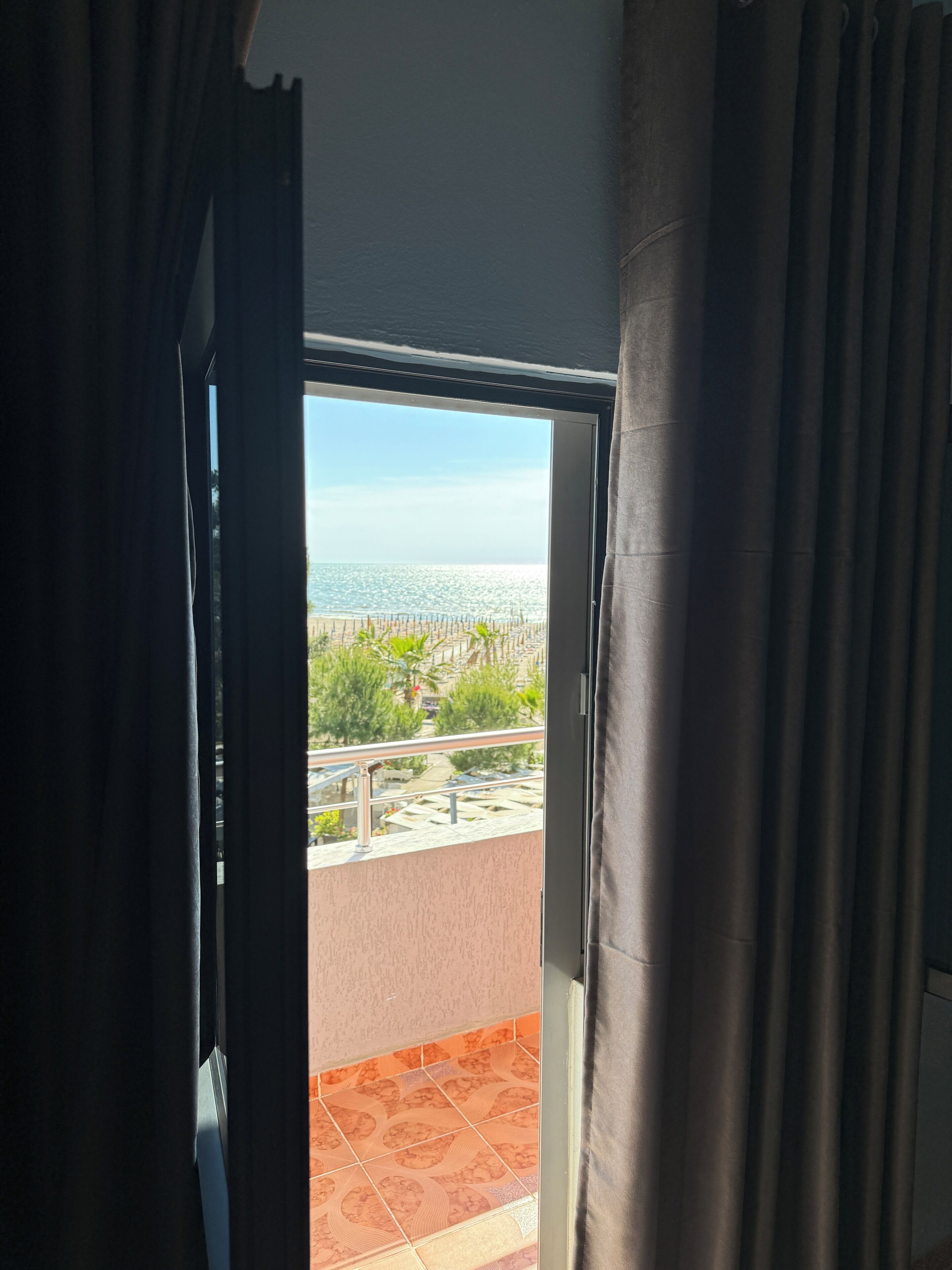 Habitación triple estándar, vista a la playa | Interior