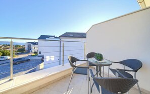 Outdoor dining - Vrbo Property (Krk)