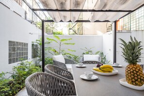 Outdoor dining - Merlot Apartment, Marquês de Pombal, Lisbon (Lisboa)