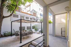 Outdoor dining - Merlot Apartment, Marquês de Pombal, Lisbon (Lisboa)
