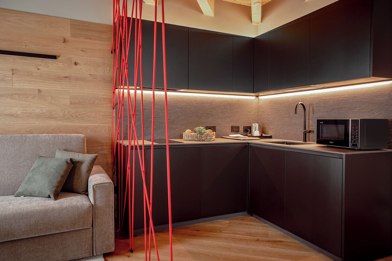 Departamento Deluxe, 1 habitación | Cocina privada | Horno, parrilla de estufa y utensilios de cocina 