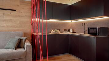 Departamento Deluxe, 1 habitación | Cocina privada | Horno, parrilla de estufa y utensilios de cocina