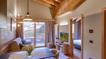 Deluxe Apartment, 1 Bedroom | Living area
