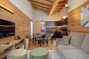 Departamento Deluxe, 2 habitaciones | Área de sala de estar