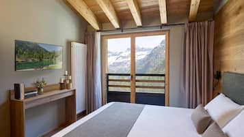 Deluxe Apartment, 1 Bedroom | Desk, free WiFi