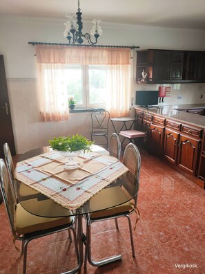 Dining - Vergikosk House - Villa with private pool (Bombarral)
