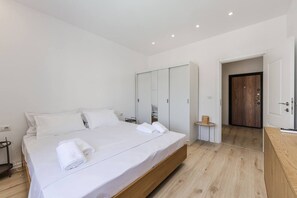 Iron/ironing board, WiFi, bed sheets - Aqua Breeze Golem | 1BR Apartment by PikHost (Durrës)