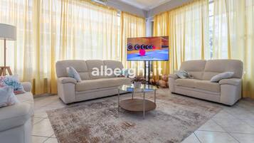 Een 32-inch ledtelevisie met digitale zenders