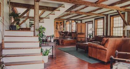 Winterfound Farm, Full Farmhouse & Barn for Groups