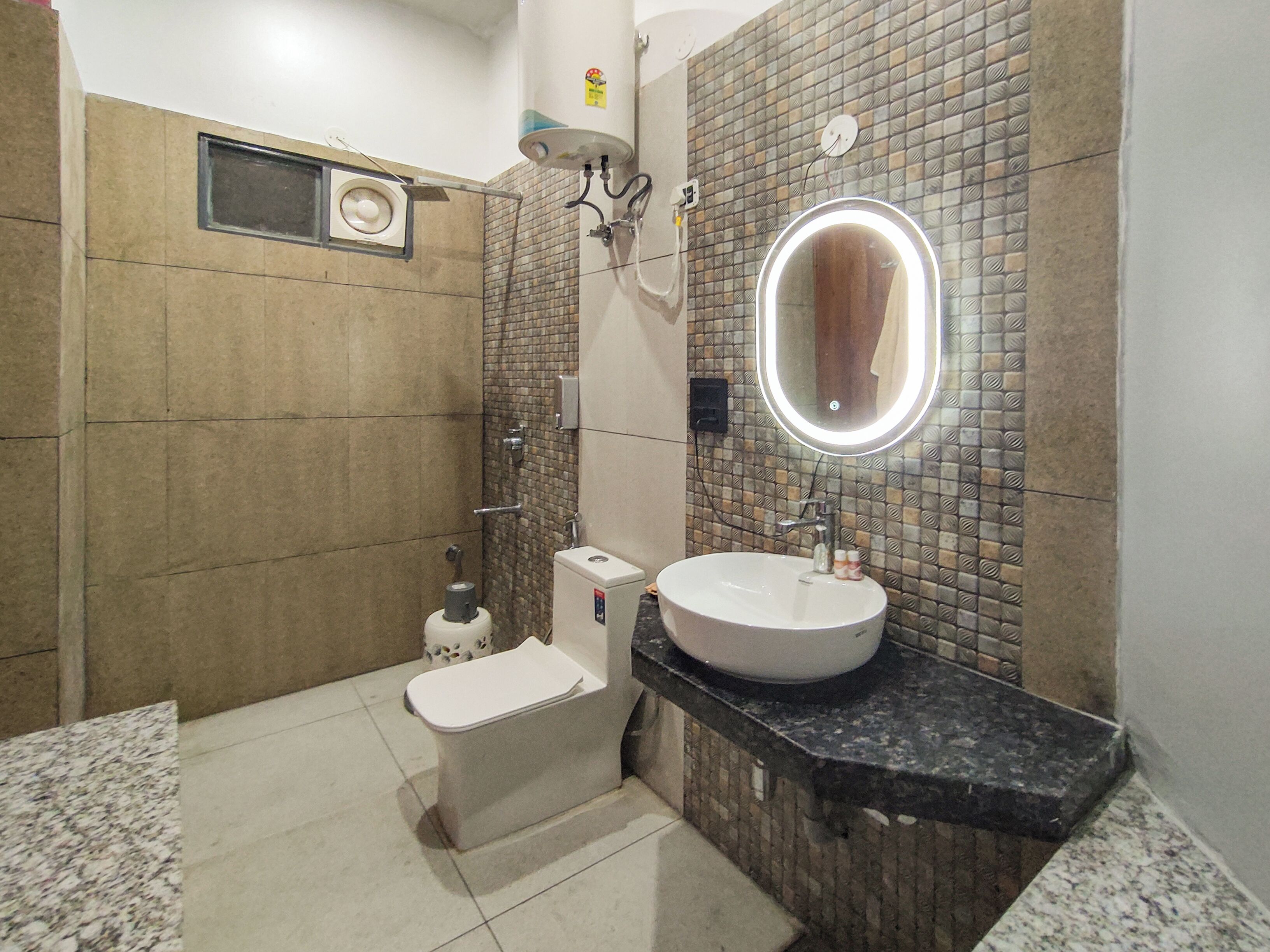 Standard Quadruple Room, Balcony, Mountain View | Bathroom