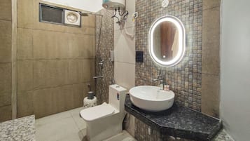 Standard Quadruple Room, Balcony, Mountain View | Bathroom