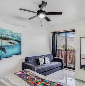 Smart TV - Luxury Villa Emma . Private Pool . Beach Club Access •4 King Suites •Walk to the Beach (Holbox)