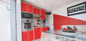 Private kitchen - Gulf of Roses, Sant Père Pescador: Villa with a private pool, 150 m from the beach (Sant Pere Pescador)