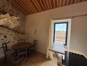 Dining - Holiday Home 'Maison De Charme - Écrin De Nature' with Private Garden, Wi-Fi and Air Conditioning (Saint-Privat)