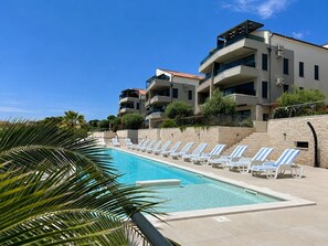 Pool - Premium beachfront apartment (Banjole)