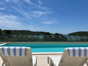 Pool - Premium beachfront apartment (Banjole)