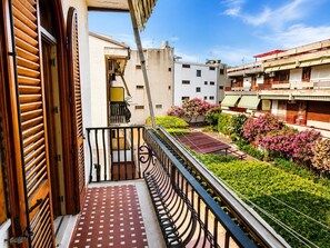 Property grounds - Perla Ionica Beachfront Apartment with Private Parking in Giardini Naxos, Sicily (Giardini Naxos)