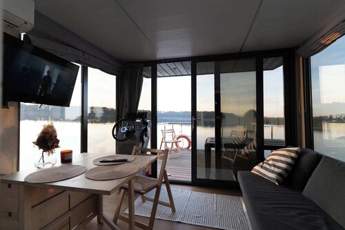 Houseboat Pałuki Floating Home on the Lake