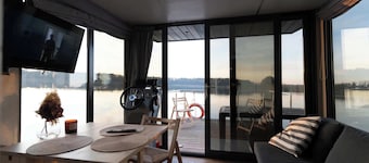 Houseboat Pałuki Floating Home on the Lake