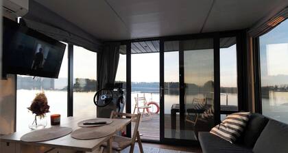 Houseboat Pałuki Floating Home on the Lake