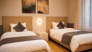 Twin Room, Mountain View | Desk, laptop workspace, free WiFi