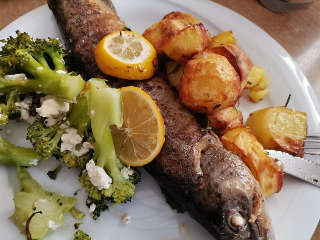朝食 (ビュッフェ)、毎日提供 (有料)