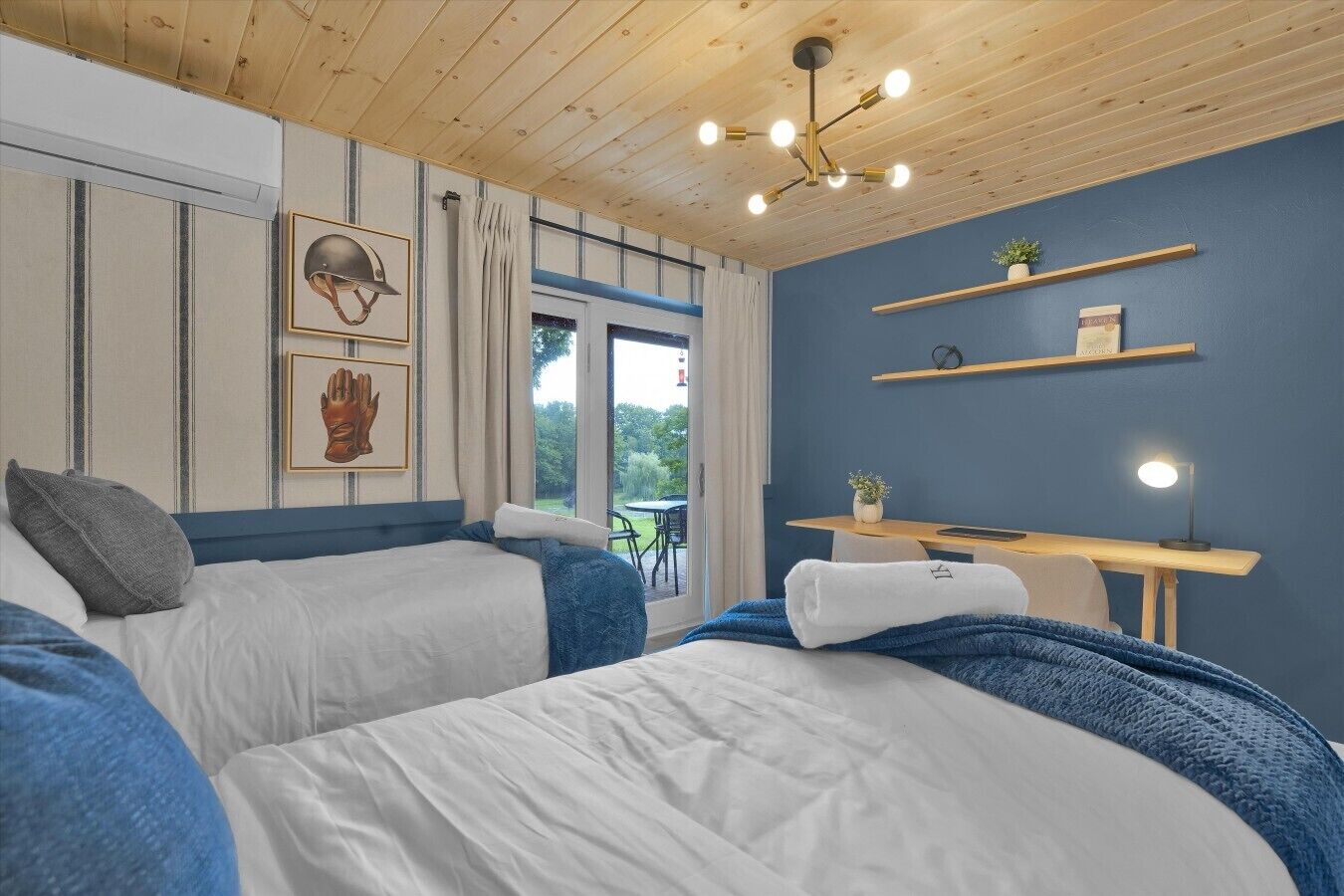 2 bedrooms, desk, iron/ironing board, travel cot