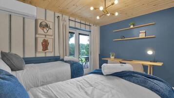 2 bedrooms, desk, iron/ironing board, travel cot