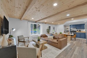 Unclassified image, 3 of 63, button - Boutique Farm Retreat | Highland Cow * Baby Goats * Bunnies (Cresco)