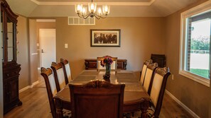 Dining - Fabulous 6-bedroom farmhouse in charming Cuba (Cuba)