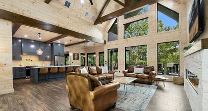 Roaring River Hideaway-Epic Patio w/HotTub-Gameroom