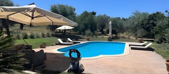 Villa 'Casale La Ferrata' with Private Pool, Wi-Fi and Air Conditioning