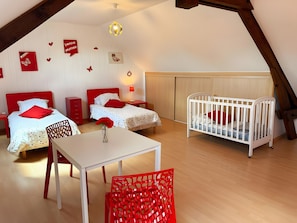 WiFi, bed sheets - Le Refuge d'Anne: House for 6, 2 Bedrooms (Couddes)