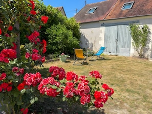 Property grounds - Le Refuge d'Anne: House for 6, 2 Bedrooms (Couddes)