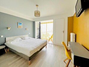 Kahden hengen huone, patio, merinäköala | Ilmainen Wi-Fi, pääsy pyörätuolilla