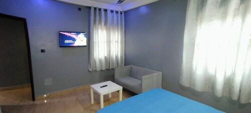 Room-economy 2 Bedrooms Studio Flat In L