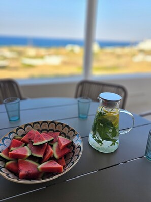 Outdoor dining - Vrbo Property (Azolimnos)