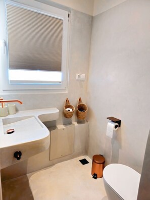 Bathroom - Vrbo Property (Azolimnos)